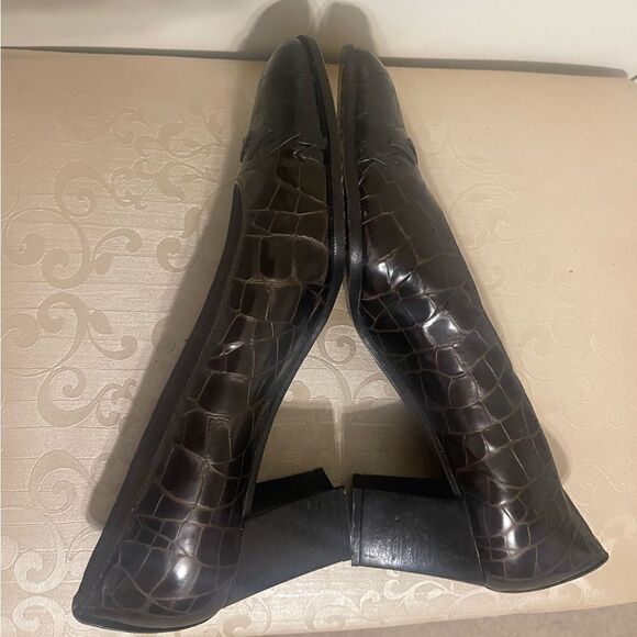 Stuart Weitzman Embossed Heels - Picture 8 of 12